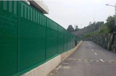 公路聲屏障.jpg 公路聲屏障.jpg